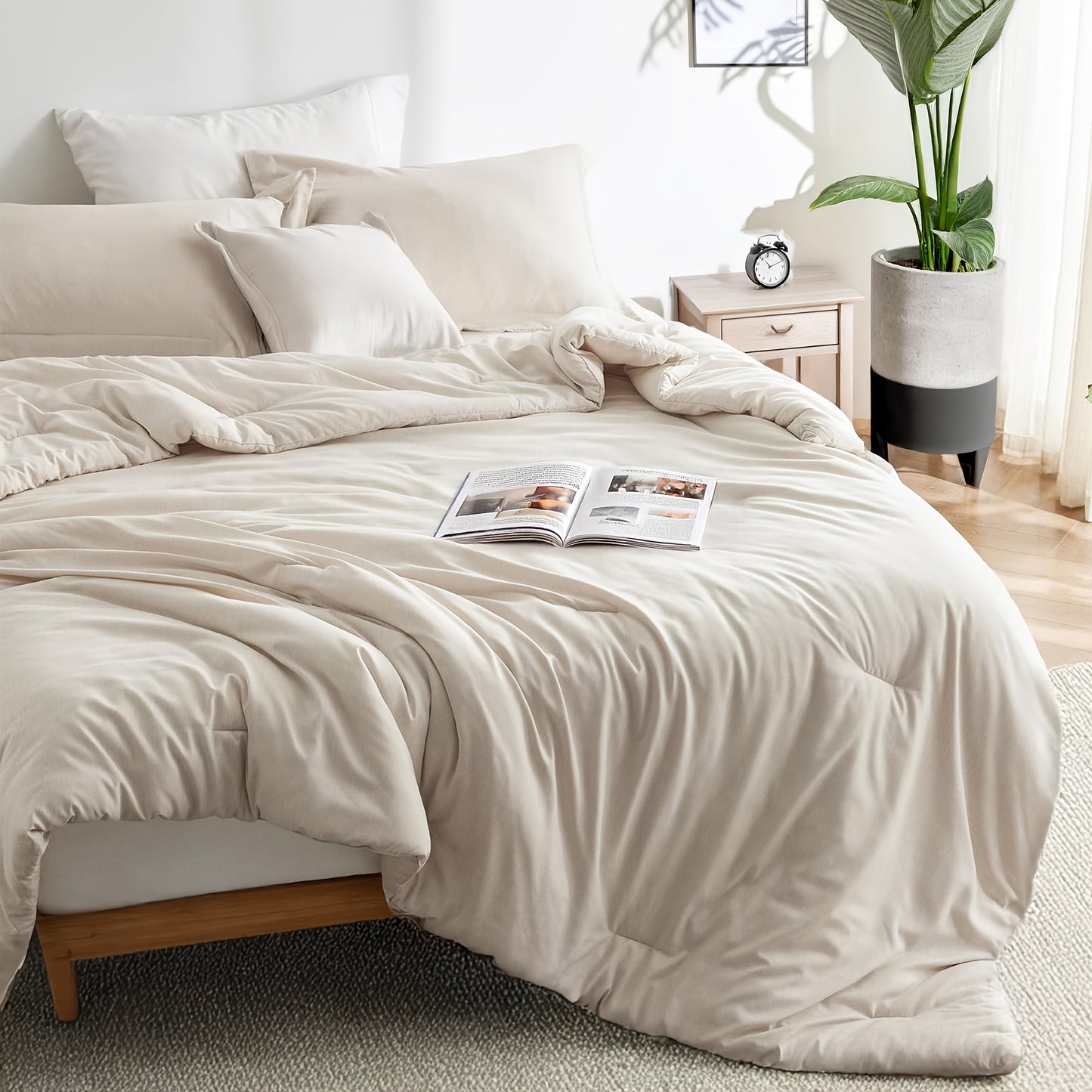 Twin/Full/Queen/King Size Comforter Set - 3pcs Beige Bedding Set for All Seasons, Light Luxury And Minimalist Style Design Bed in a Bag with 1 Comforter, 2 Pillowcases, Perfect Gift for Family And Friend